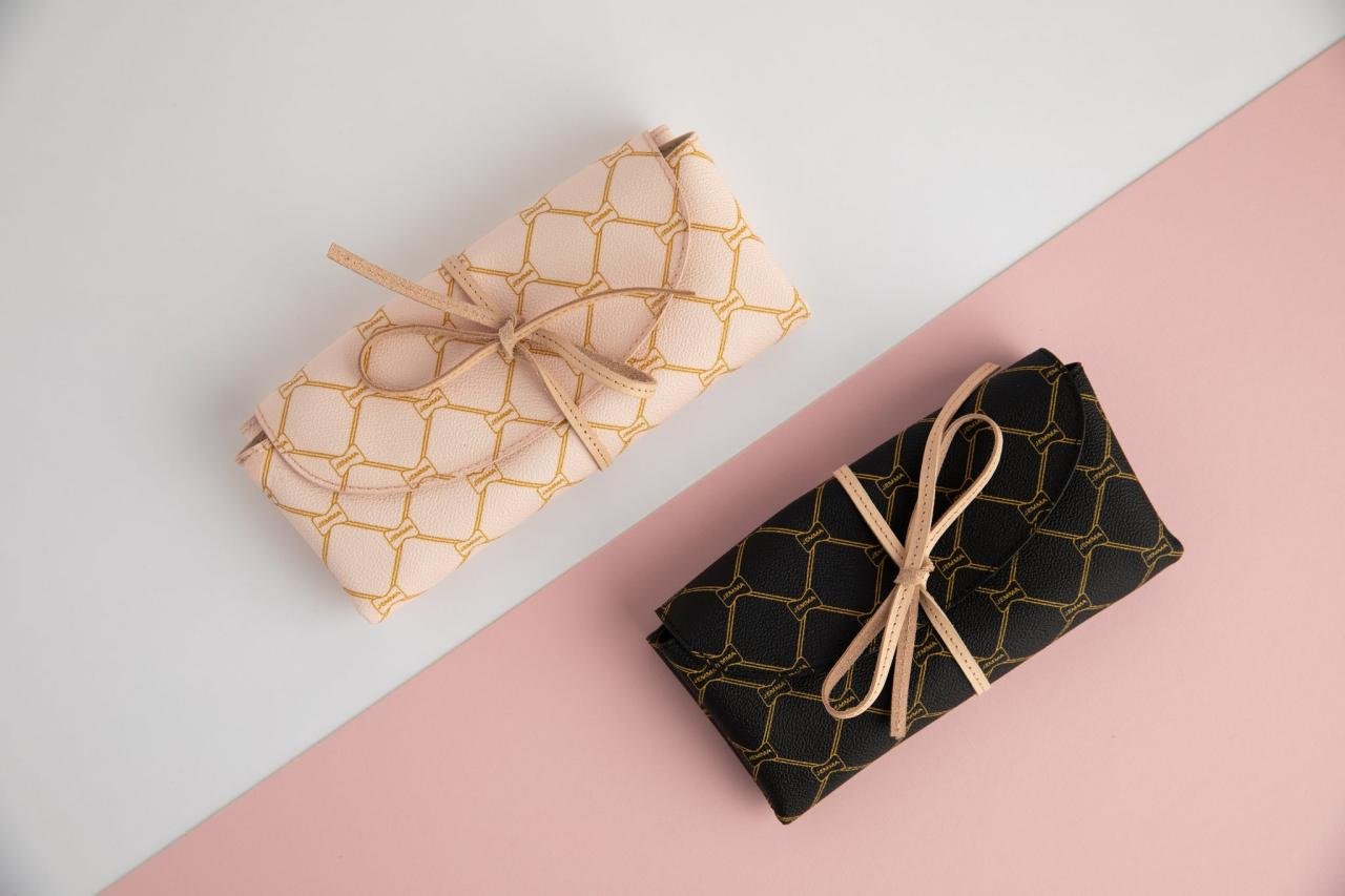 What’s in my Jemma Emma 37 Bag | Work bag, Women's bags by shape, Tote ...