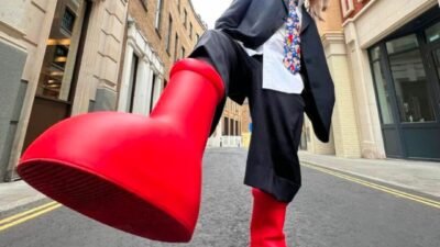 Grippe Produktion Perversion cartoon red boots Ermordung Konsonant Zwiebel