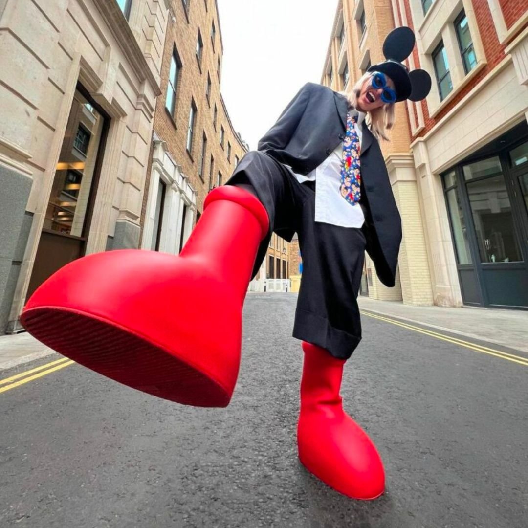 Grippe Produktion Perversion cartoon red boots Ermordung Konsonant Zwiebel