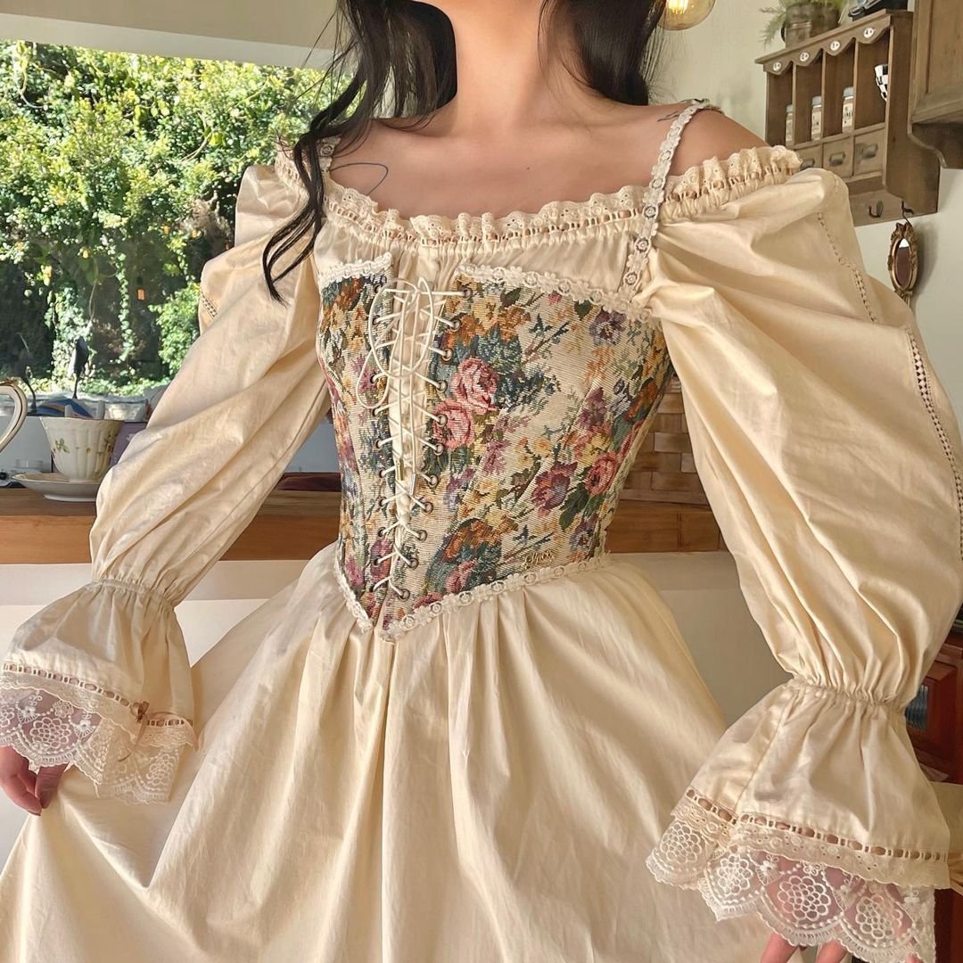 Pretty vintage dresses corset puffy sleeves victorian era lace ...